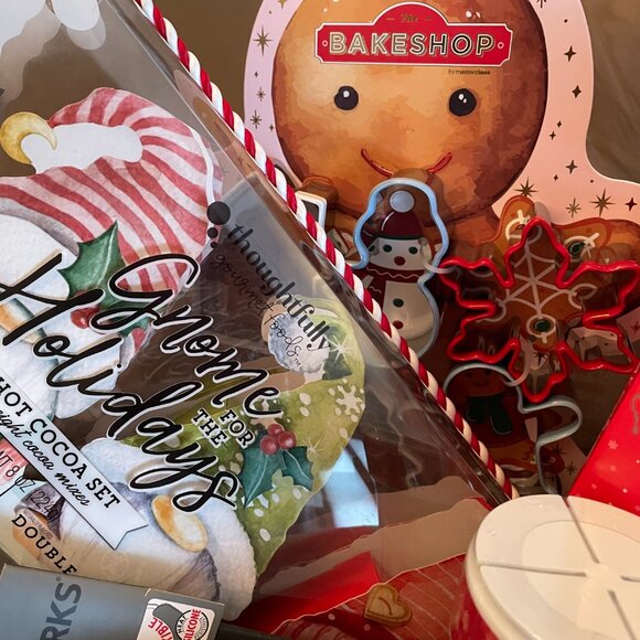 Basket and Christmas Bundle Set - BRAND NEW ITEMS - Picture 15 of 15